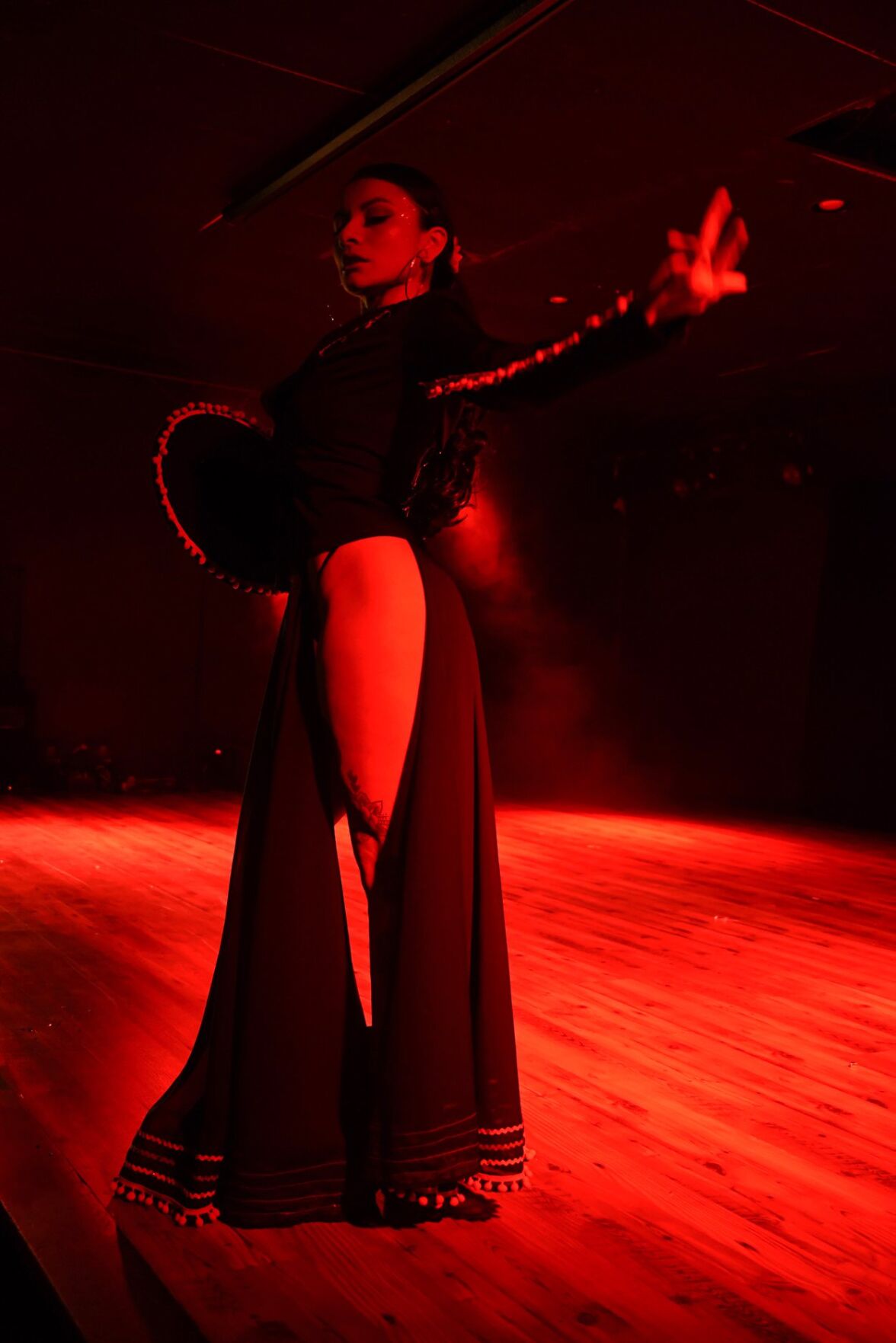 Senorita Pussy at the White Rabbit